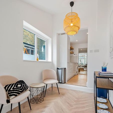 Pass The Keys 3 Bed Scandi Heaven Minutes From The Beach วิทสเตเบิล ภายนอก รูปภาพ