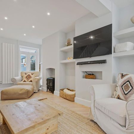 Pass The Keys 3 Bed Scandi Heaven Minutes From The Beach วิทสเตเบิล ภายนอก รูปภาพ