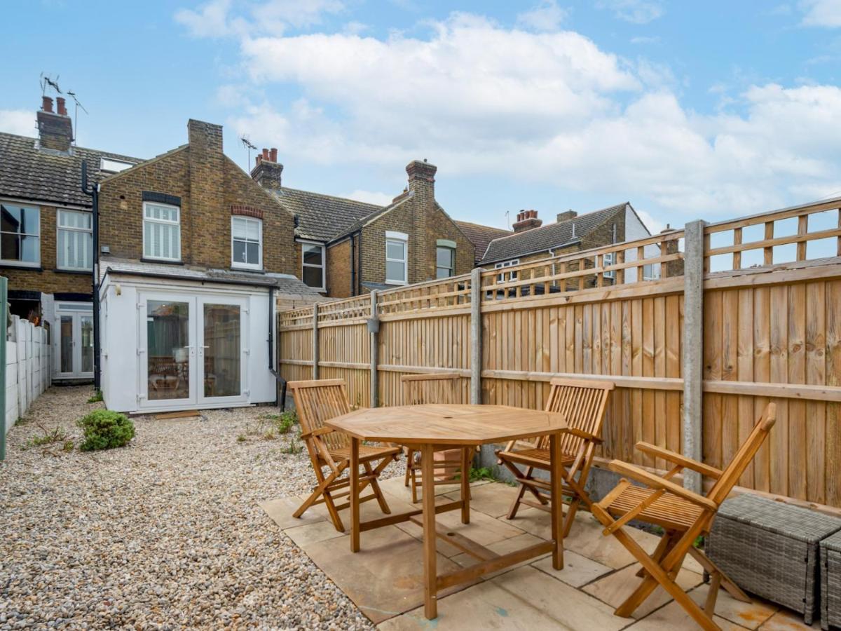 Pass The Keys 3 Bed Scandi Heaven Minutes From The Beach วิทสเตเบิล ภายนอก รูปภาพ