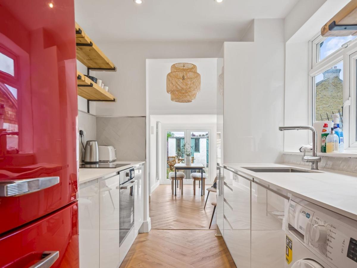 Pass The Keys 3 Bed Scandi Heaven Minutes From The Beach วิทสเตเบิล ภายนอก รูปภาพ