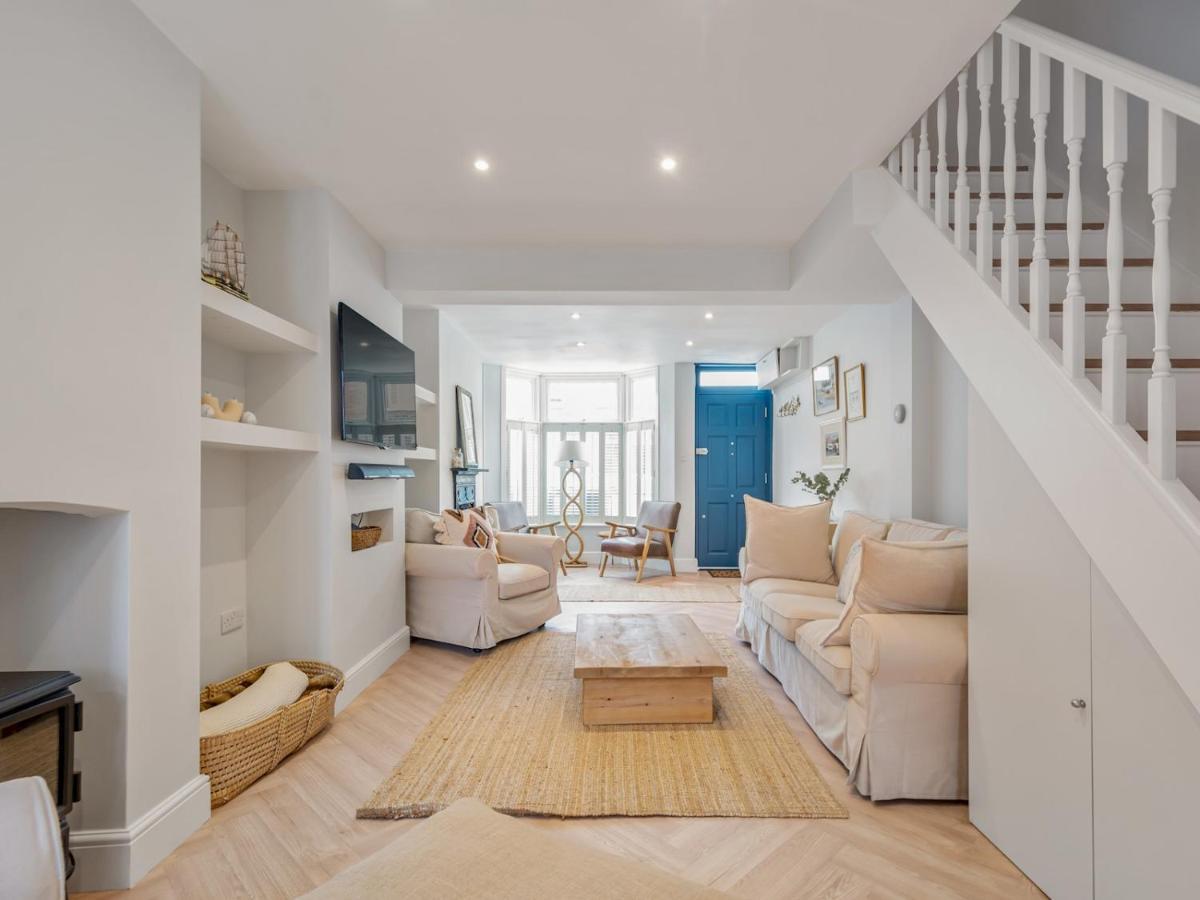 Pass The Keys 3 Bed Scandi Heaven Minutes From The Beach วิทสเตเบิล ภายนอก รูปภาพ